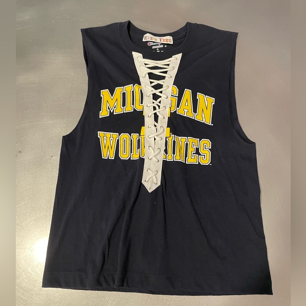 University of Michigan sleeveless lace up T-shirt